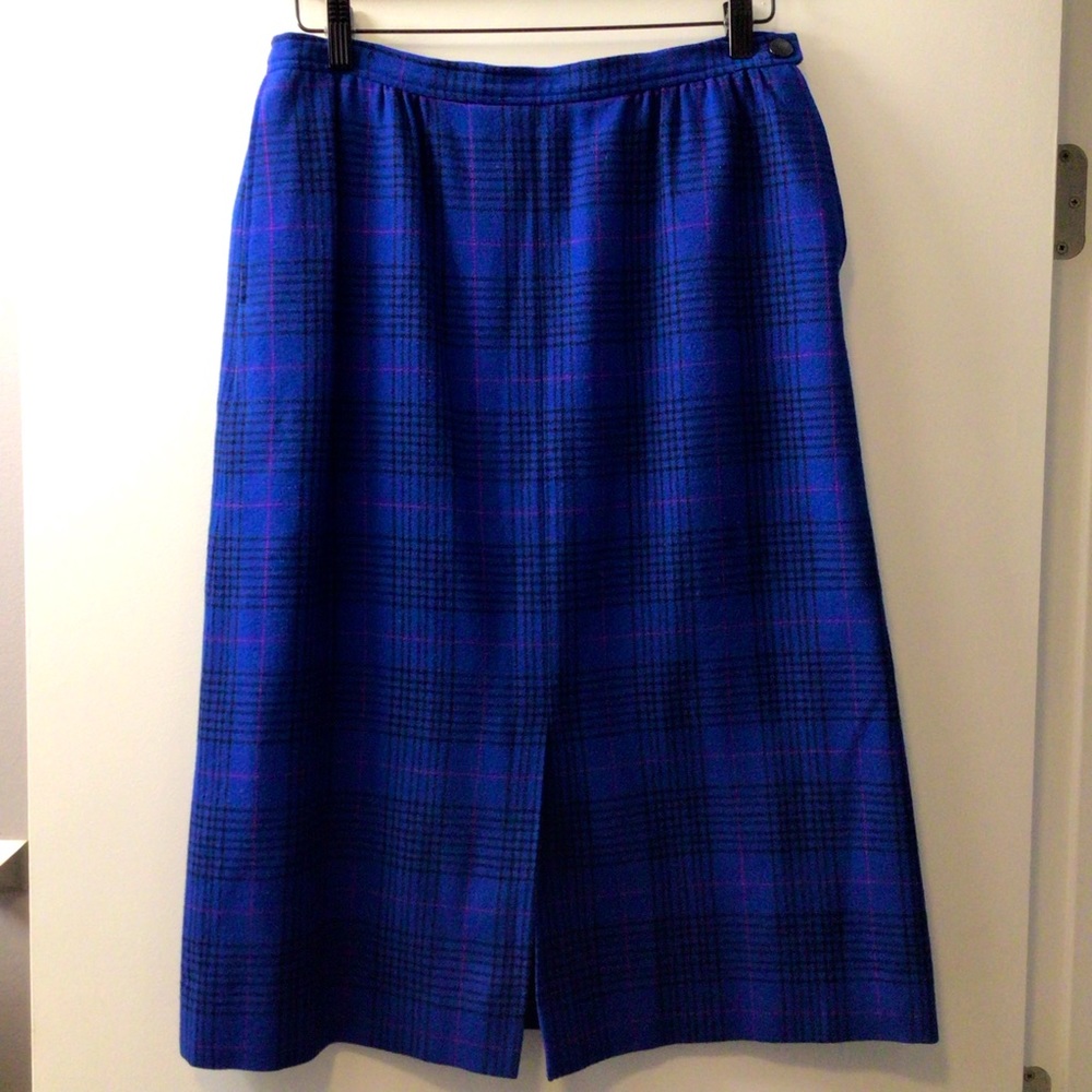 Miss Pendleton Pencil Skirt Size 14 Wool, Royal Blue with black and pink check.